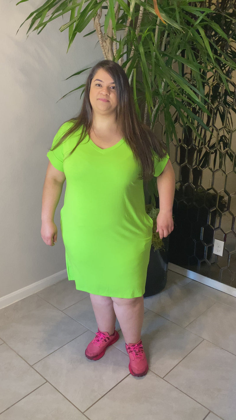 ROLLED SHORT SLEEVE V-NECK T SHIRT DRESS WITH SIDE POCKETS PLUS-green