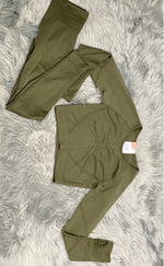 OLIVE SEAMLESS FALL CROP TOP